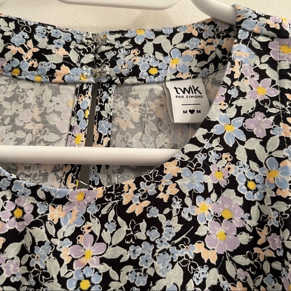 Simons Twik Long Slit Blouse Black Floral size M - Picture 4 of 9
